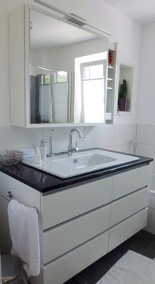 Badezimmer Schreiner Waschtisch weiß
