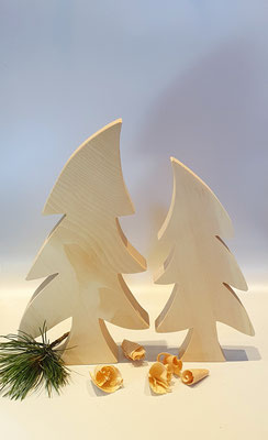 Baumpaar "schief"; € 40.- ; 22cm + 26cm; INFO: Holz ist ein Naturprodukt, daher können Abweichungen vorkommen.