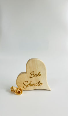 Beste Schwester € 20 ; 12 cm x 12 cm; INFO: Holz ist ein Naturprodukt, daher können Abweichungen vorkommen.