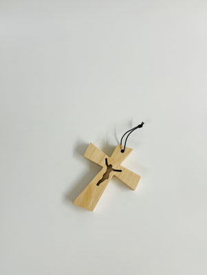 Kreuz "klein" € 18 ; 12.5 cm x 10 cm; INFO: Holz ist ein Naturprodukt, daher können Abweichungen vorkommen.