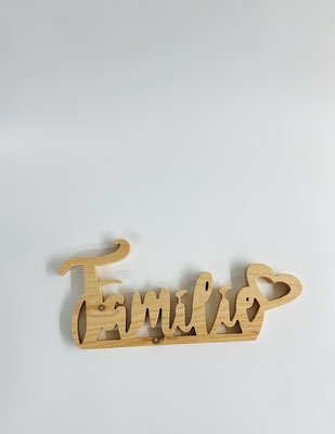 "Familie" Schriftzug € 30 ; 12 cm x 30 cm