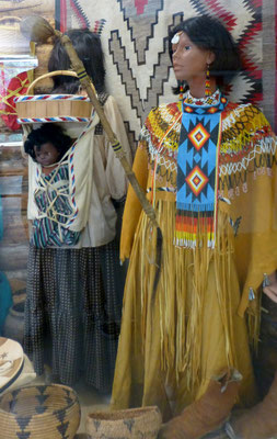  Changing Woman Ceremony Apache        Ritualkleid       COPYRIGHT: Thomas Merbt 