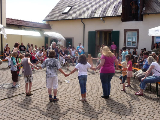 Indianertänze mit Museumsgästen