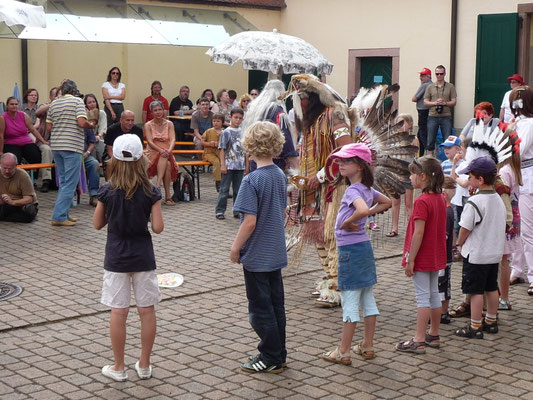 Museumsgäste dürfen mit tanzen