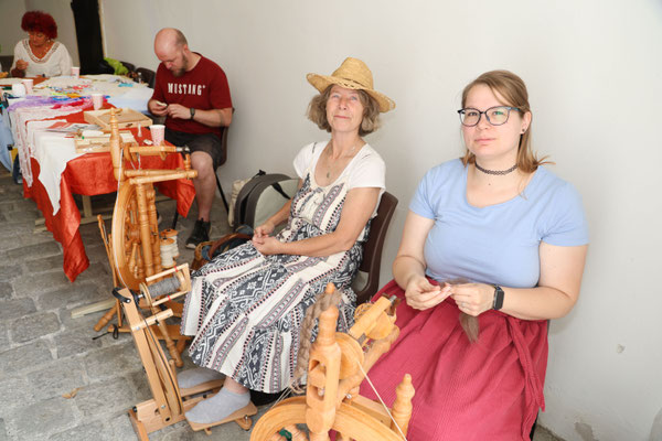Bänderweben, netzen, spinnen, Filetsticken, Herstellung von Nadeln 