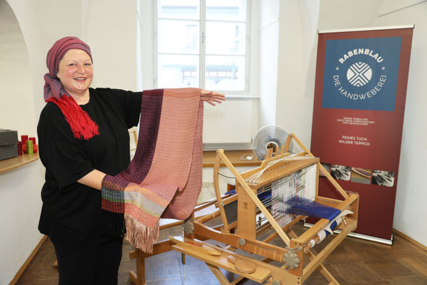 Barbara Schmidt - Textiles Webhandwerk in der Pop Up Galerie der Kulturvernetzung 