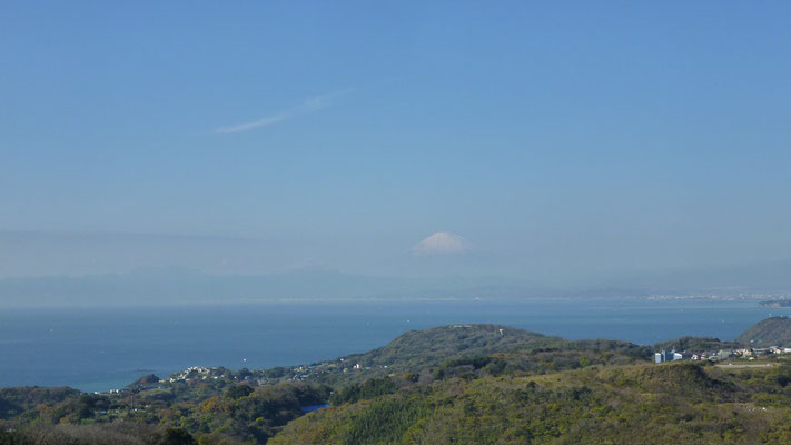 富士山が霞んでいる
