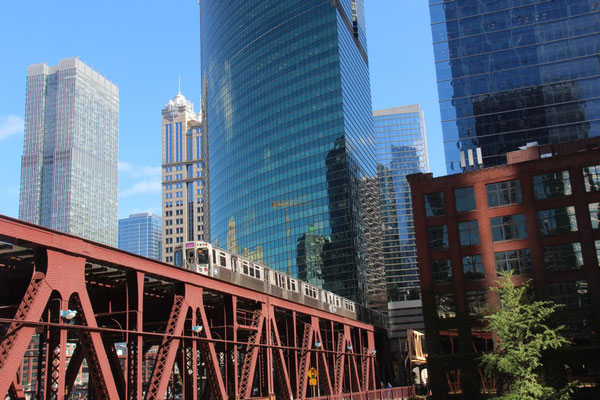Hochbahn (Loop), Riverwalk, Chicago, USA