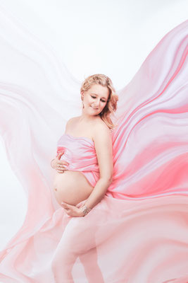 babybauch-schwangerschaft-augsburg-fotostudio-diamond-deluxe.jpg