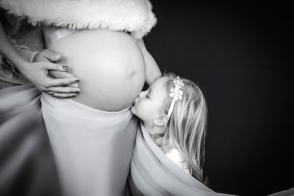 babybauch-schwangerschaft-augsburg-fotostudio-diamond-deluxe.jpg