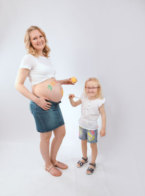 babybauch-schwangerschaft-augsburg-fotostudio-diamond-deluxe.jpg