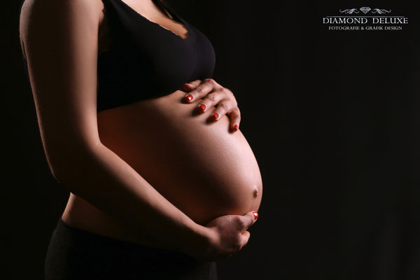 babybauch-schwangerschaft-augsburg-fotostudio-diamond-deluxe.jpg