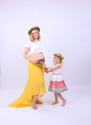 babybauch-schwangerschaft-augsburg-fotostudio-diamond-deluxe.jpg