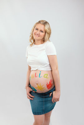 babybauch-schwangerschaft-augsburg-fotostudio-diamond-deluxe.jpg