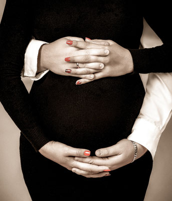 babybauch-schwangerschaft-augsburg-fotostudio-diamond-deluxe.jpg