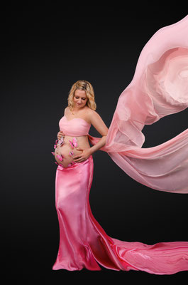babybauch-schwangerschaft-augsburg-fotostudio-diamond-deluxe.jpg