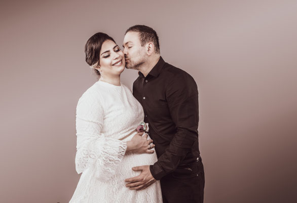 babybauch-schwangerschaft-augsburg-fotostudio-diamond-deluxe.jpg