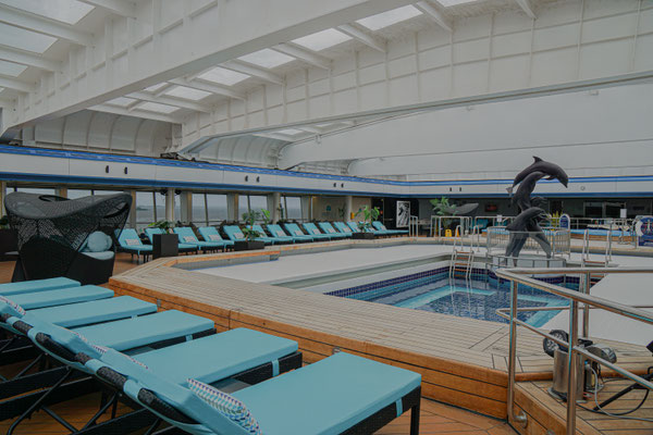 Lido Deck mit Pool auf der VASCO DA GAMA