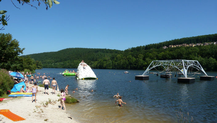 Wasserseilgarten Klettereisberg Sommerferien Strandbad umsonst