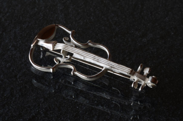Violin Brooch .                      Material : silver 925 / Size : 60mm × 20mm