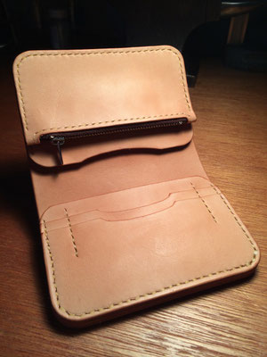 Middle Wallet .      Material : saddle leather / Size : 130mm × 103mm × T 18mm