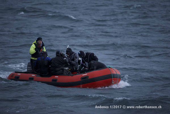 Sven mit Boot und Schnorchlern - 1/2017 © Robert Hansen