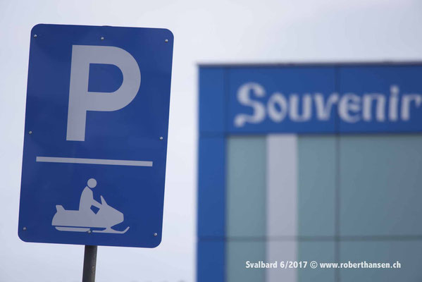 Parkplatz beim Souvenirshop © Robert Hansen