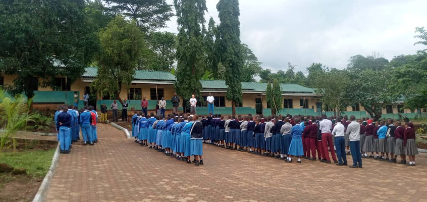 Empfang in der Kishumundu Secondary School.