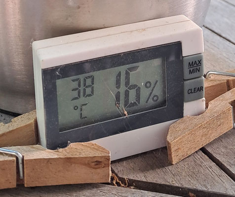 38 °C in der Spitze nachmittags:  allerhöchste Zeit mich ins kühlere Ostafrika zu begeben! Denn dort ist jetzt Winter mit angenehmen Temperaturen!