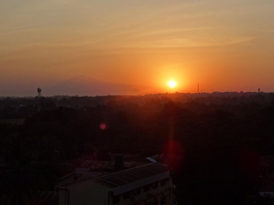 Sonnenuntergang bei Arusha und Mount Meru im Westen von Moshi.