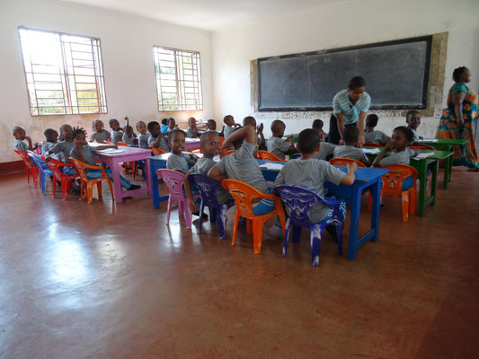 Eine Kindergartengruppe auf dem Gelände des VTC.