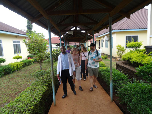 Besuch des kleinen Krankenhauses der Region Uru East.