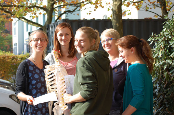 Anatomie Outdoorunterricht an der Prof. Grewe Schule