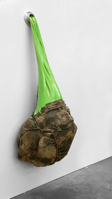 Andreas Jonak, 2021, "drop", Aluminium, Brass, Canvas, Polyester, 120 cm x 40 cm x 40 cm