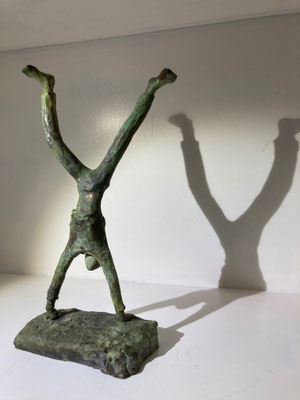 Handstand,22 x 11 cm