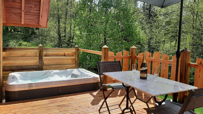 Cabane du Trappeur avec spa privatif – Domaine du Châtelet Vosges