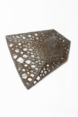 67 x 69 x 9 cm