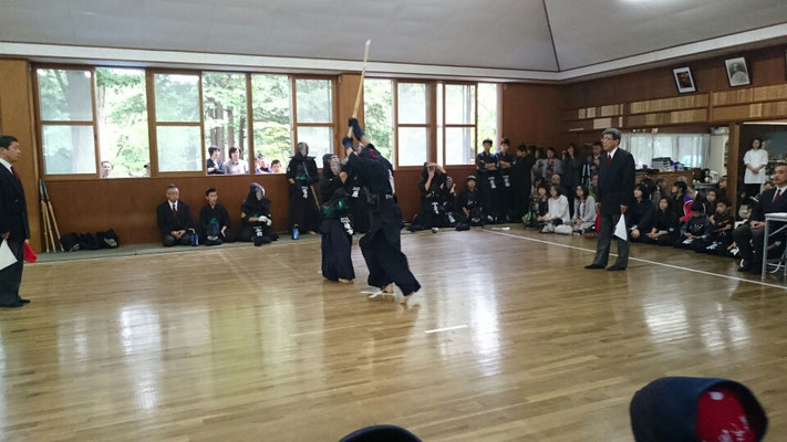 中学生の剣道の試合