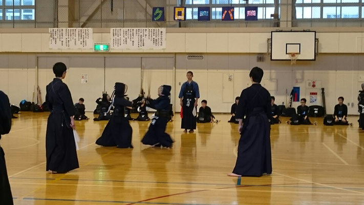 小学生剣士の試合