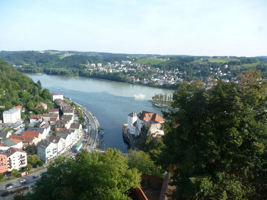 Hier sehen wir die verschiedenen Wasserfarben von Donau, Inn und Ilz.