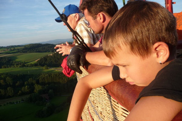 Entspannt treiben wir über das Land. Wunderbar! Keine Spur von Angst.