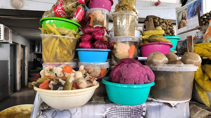 Fermented veggies at GUM MARKET di Yerevan (photo by Gabriele Ferrando - LA MIA ASIA)