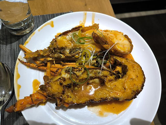 Lobster with Singapore sauce (photo by Gabriele Ferrando - LA MIA ASIA)