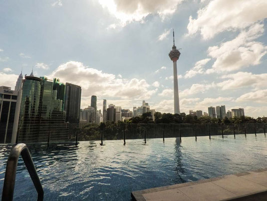 Rooftop Swimming Pool - Hotel Stripes Kuala Lumpur (Photo by Gabriele Ferrando - LA MIA ASIA)