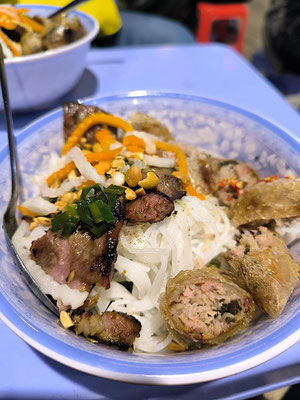 Dove mangiare a Ho Chi Minh City. Bún Thịt Nướng Chả Giò - Nguyễn Trung Trực