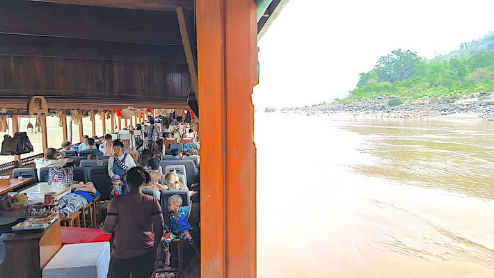Mekong Slow Boat to Luang Prabang (photo by Gabriele Ferrando - LA MIA ASIA)