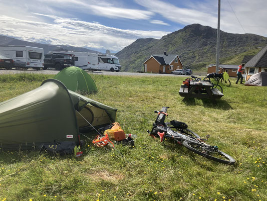 Bikepacking-Zelt auf Campingplatz bei Magerøya nahe Nordkap