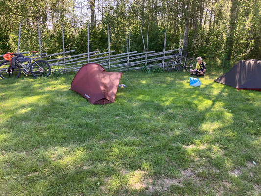 Bikepacking-Zelte auf Campingplatz bei Umeå in Schweden
