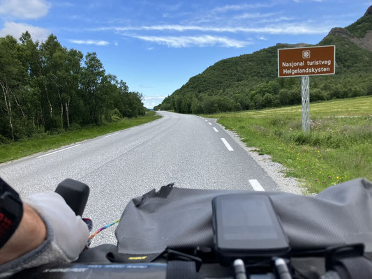 Bikepacking entlang der Helgelandskysten auf Norwegens Küstenstraße