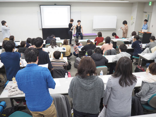 セミナー風景　肩甲帯を含めた上肢の触診技術２